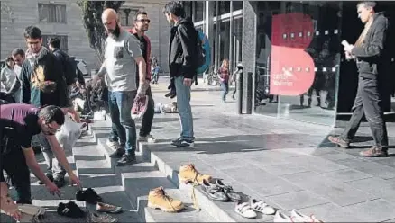  ?? JORDI ROVIRALTA ?? El concejal de la CUP, con barba, en el centro de la imagen, en una reciente protesta