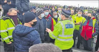  ??  ?? Drivers anxious to get home for Christmas speak to police at Manston