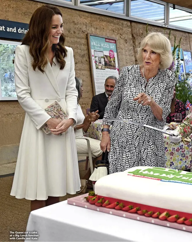  ??  ?? The Queen cut a cake at a Big Lunch function with Camilla and Kate