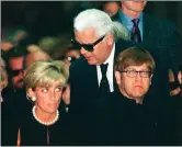  ??  ?? „ The designer, with Diana and Elton John.