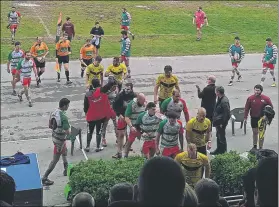  ?? FOTO: GETXO ARTEA ?? Misión cumplida Los jugadores del Getxo y el Hernani se retiran a vestuarios