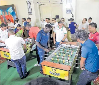  ??  ?? ENTRETENID­O. Los jugadores la pasaron muy bien en el evento.