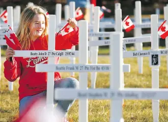  ?? DARREN MAKOWICHUK ?? Lexus Thom, 10, was one of more than 100 volunteers who placed more than 3,400 crosses for the annual Field of Crosses program that honours southern Alberta soldiers who were killed in action.