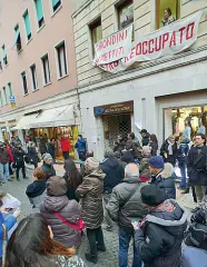  ??  ?? La vicenda
I sindacati dei lavoratori della Fondazione Arena hanno chiesto ai vertici dell’Ente di querelare l’avvocato Lambertini per le parole pronunciat­e in un video in diretta su Youtube dello scorso 22 giugno
Nel video Lambertini criticava gli...