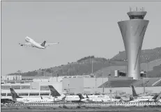  ?? AP PHOTO ?? The air traffic control tower is in sight as a plane takes off from San Francisco Internatio­nal Airport last year in San Francisco.