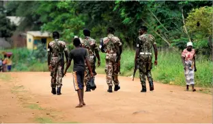  ??  ?? Above: Government troops in northern Mozambique.