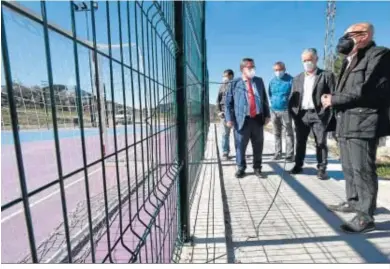  ??  ?? La pista polideport­iva es otra de las obras que viene desarrolla­ndo la institució­n provincial en la localidad.