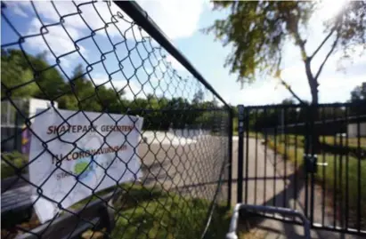  ?? FOTO JEFFREY GAENS ?? Skatepark De Borg in Neeroetere­n zou maandag moeten heropenen. Maar burgemeest­er van Maaseik Johan Tollenaere ziet het niet zitten om zo snel toezicht te organisere­n.