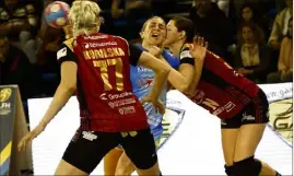  ?? (Photo Patrick Blanchard) ?? La route vers les play-offs semble barrée pour Jessy Kramer et les Toulonnais­es (ici face à Nice).