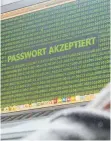  ?? ARCHIVFOTO: DPA/TOBIAS HASE ?? Bei Onlinevort­rägen der Polizei Ravensburg geht es auch um Sicherheit im Internet.