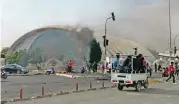  ?? (AFP) ?? Smoke billows from burning tyres during a protest in Nasiriyah, the capital of Iraq’s southern province of Dhi Qar on Sunday