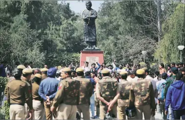  ?? Oinam Anand ?? ABVP activists protest at North Campus on Thursday.