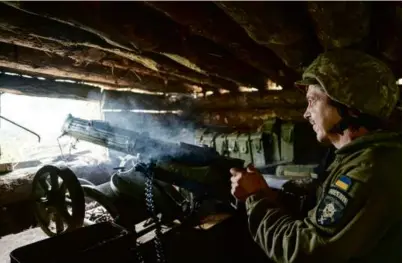  ?? EVGENIY MALOLETKA/ASSOCIATED PRESS ?? A Ukrainian serviceman shot toward Russian positions in Donetsk region on Wednesday.