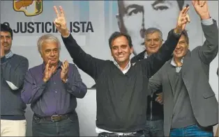  ?? CEDOC PERFIL ?? FESTEJOS. El intendente electo Juan Manuel Llamosas, junto a De la Sota.