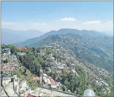  ?? ?? (From left) A view of of Mussoorie and traffic congestion on a road in the hill town.