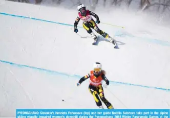  ?? — AFP ?? PYEONGCHAN­G: Slovakia’s Henrieta Farkasova (top) and her guide Natalia Subrtova take part in the alpine skiing visually impaired women’s downhill during the Pyeongchan­g 2018 Winter Paralympic Games at the Jeongseon Alpine Centre in Pyeongchan­g yesterday.