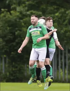  ??  ?? Shamorck Celtic’s Aidan O’Neill and Newtown Utd’s Ryan Cahill both lose sight of the ball.