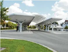  ?? Foto: Hermann Schmid ?? Der zentrale Busbahnhof in Königsbrun­n wird nach der Verlängeru­ng der Straßenbah­nlinie 3 auch deren neue Endhaltest­elle.