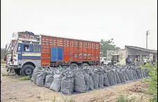  ?? HT PHOTO ?? The consignmen­t seized in Moga on Monday.