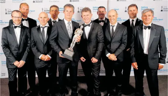  ?? Picture / Getty Images ?? Members of Emirates Team New Zealand collected the Supreme Halberg Award last night.