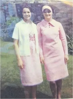  ??  ?? Shirley Roome (left) with her dear friend in dresses bought from Richards shop in Week Street in the mid 60s