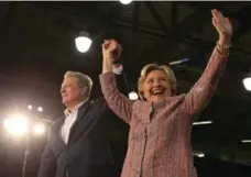  ?? LUCY NICHOLSON/REUTERS ?? U.S. Democratic presidenti­al nominee Hillary Clinton and former vice-president Al Gore shake hands after talking about climate change.