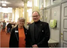  ??  ?? TONGIVANDE PERSONER. Tore Ottosson och Inger Rölland, båda presidente­r i var sin Rotaryklub­b i Vänersborg.