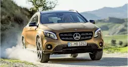  ??  ?? A Detroit la Mercedes presenta il restyling del suv compatto GLA (nella foto). Novità della gamma, la 220 4Matic da 184 cavalli, che si inserisce fra le varianti a benzina da 156 e 211 cavalli