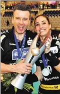  ??  ?? Ein Erfolgs-Team: DSC-Coach Alex Waibl gewann mit seiner Libera Myrthe Schoot zwei Meistersch­aften und drei Pokalsiege.