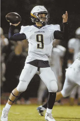  ?? STAFF PHOTO BY NICOLAUS CZARNECKI ?? DUAL THREAT: Lexington quarterbac­k Sal Frelick looks to throw during the Minutemen’s 56-27 rout of Reading in Middlesex League action last night; at right, Frelick uses his legs to pick up some yardage.