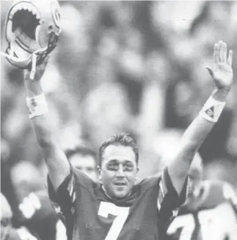  ?? PACKER PLUS FILES ?? Don Majkowski celebrates the 1989 reversal by replay that sent the Green Bay Packers to a 14-13 victory over the Chicago Bears.