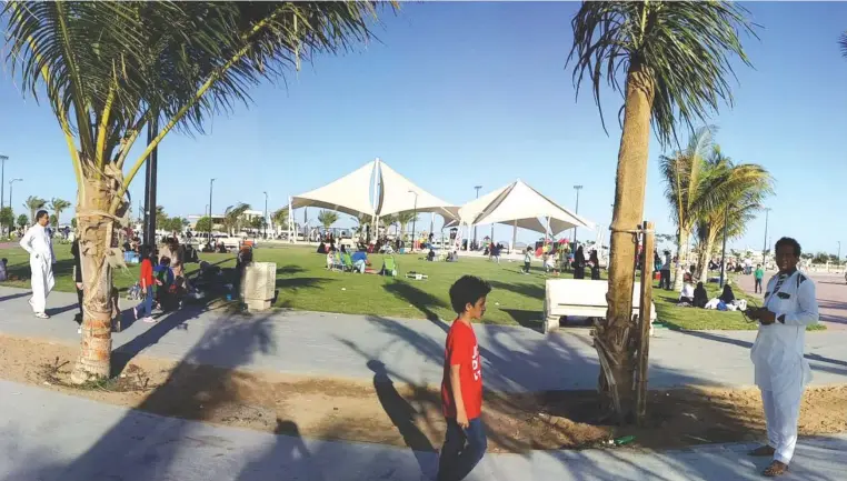  ??  ?? The Dhahban Marine Park in Jeddah is an ideal place for families to enjoy the Eid holidays.