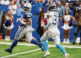 Moss upstages Taylor's return in Colts' 23-16 victory over Titans