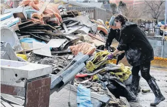  ?? POSTMEDIA NETWORK ?? Items are thrown out because of water damage from the flood at a home in downton Fort Mcmurray, Alta. on Saturday, May 2, 2020.