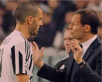  ??  ?? Leonardo Bonucci e Max Allegri hanno litigato venerdì sera allo Juventus Stadium contro il Palermo