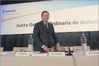  ?? JORDI ROVIRALTA / ARCHIVO ?? Jorge Gallardo, presidente de Almirall, en la junta de accionista­s