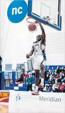  ?? NIAGARA COLLEGE ?? Niagara's Van Hutchinson Jr. goes up for a layup in men's college basketball.