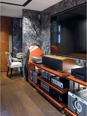  ??  ?? FINE CURATION Designer Johnny Wong cleverly uses marble to seamlessly connect the dining and living areas; Lalique's Bacchantes vase; the TV and music room is the ideal spot for the homeowners to handle work or simply enjoy leisure time.巧妙策劃設計師Joh­nny...