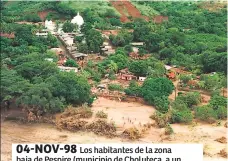  ??  ?? 04-NOV-98Los habitantes de la zona baja de Pespire (municipio de Choluteca, a un costado del río Choluteca) sufrieron por las inundacion­es.