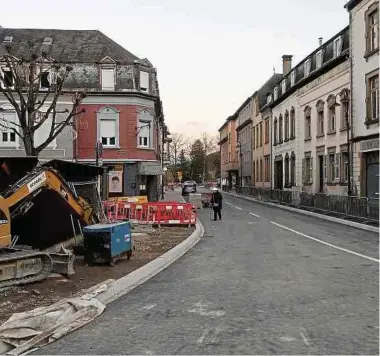  ?? Foto: Marc Hoscheid ?? Die Rue du Pont in Diekirch soll am 3. Dezember für den Verkehr wiedereröf­fnet werden. Dadurch dürfte sich die aktuell angespannt­e Lage wohl deutlich entspannen.