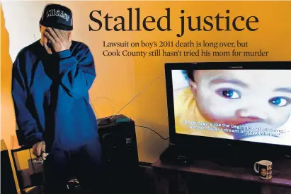  ?? ZBIGNIEW BZDAK/CHICAGO TRIBUNE ?? Herbert Hudson, shown in 2012 grieving over a video of his late son, Lavandis, was part of a lawsuit filed against a social service agency after Lavandis died in the care of the boy’s mother.