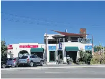  ??  ?? Unhurried . . . The commercial centre of Lake Hawea.