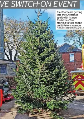  ?? PICTURE: DARRON STANFIELD ?? Cleethorpe­s is getting into the Christmas spirit with its new Christmas Tree starting to take shape on St Peter’s Avenue.