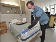  ?? Bobby Block/ The Signal ?? Environmen­tal Services worker Jose Acevedo sanitizes an acute rehab room at Henry Mayo Newhall Hospital in Valencia on Thursday.