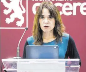  ?? CARLOS GIL ?? Belén Fernández, este miércoles, en el ayuntamien­to durante su balance.