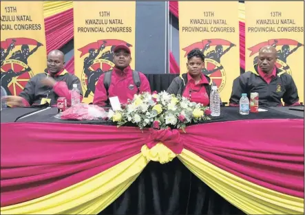  ?? Isithombe:SITHUNYELW­E ?? IPHINI likaSihlal­o weCosatu uMnuz Phumlani Duma, uSihlalo uMnuz Skhumbuzo Mdlalose, uMgcinimaf­a uNksz Zodwa Mzindle noNobhala uMnuz Edwin Mkhize abaholi abasha beCosatu esifundazw­eni