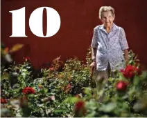  ?? FOTO: BRIAN KARMARK ?? Den 92-årige Christine Pedersen fortæller historien om sin far, Peter Post, der blev sendt i tysk tjeneste under Første Verdenskri­g.