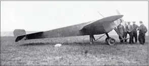  ?? DR ?? Le Nieuport IV G, biplace, monoplan Nieuport le plus construit. Noter le train d’atterrissa­ge à trois jambes en V, repris du type III.