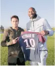  ?? /EFE ?? Kobe y Neymar posan para la foto del recuerdo.
