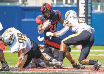  ?? JEFF ANTENORE ?? Aztecs running back Chance Bell, who had 79 yards and a TD on seven carries, makes a cutback on Saturday.